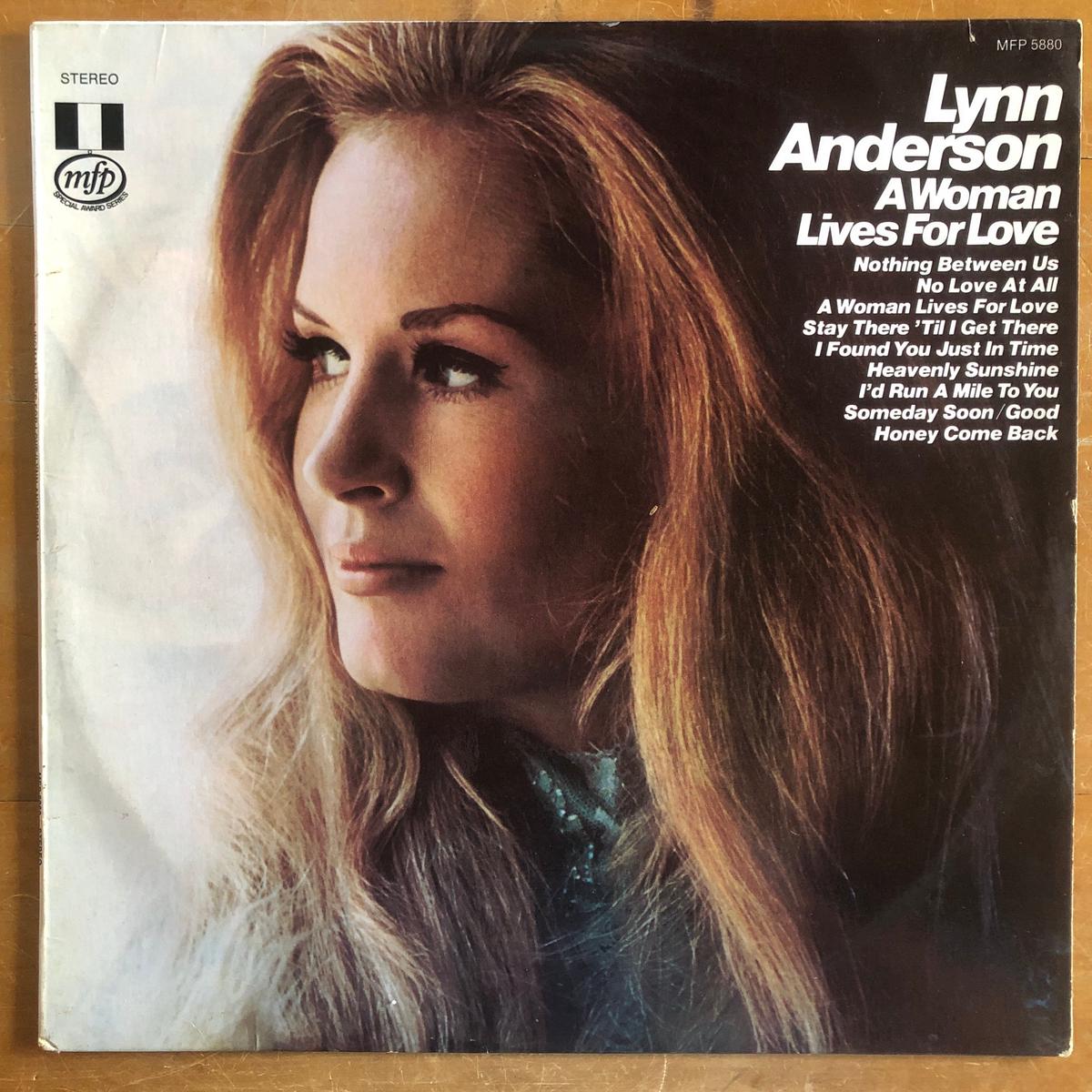 Lynn Anderson – A Woman Lives For Love